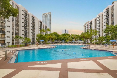 Copropriété à vendre à Sunny Isles Beach, Floride: 1 chambre, 59.46 m2 № 1938524 - photo 19