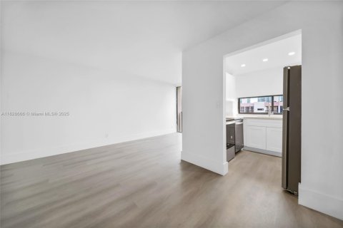 Condominio en venta en Sunny Isles Beach, Florida, 1 dormitorio, 59.46 m2 № 1938524 - foto 15