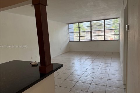 Купить кондоминиум в Норт-Майами-Бич, Флорида 1 спальня, 75.72м2, № 2007393 - фото 3