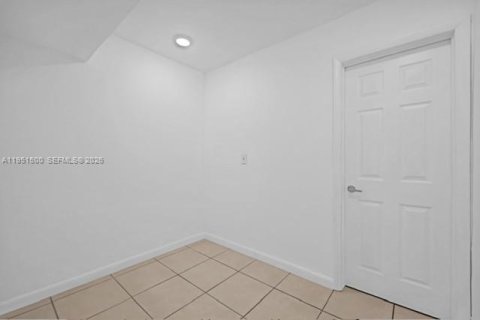 Купить кондоминиум в Норт-Майами-Бич, Флорида 1 спальня, 75.72м2, № 2007393 - фото 17