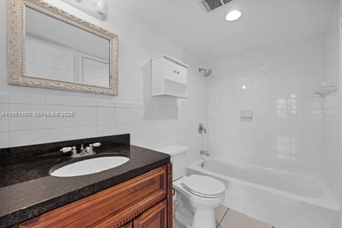 Купить кондоминиум в Норт-Майами-Бич, Флорида 1 спальня, 75.72м2, № 2007393 - фото 15