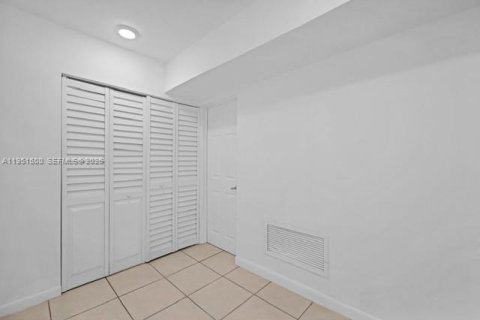 Купить кондоминиум в Норт-Майами-Бич, Флорида 1 спальня, 75.72м2, № 2007393 - фото 16