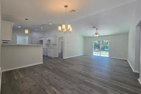House in Ocklawaha, Florida 3 bedrooms, 121.7 sq.m. № 2232987 - photo 15