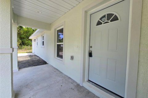 House in Ocklawaha, Florida 3 bedrooms, 121.7 sq.m. № 2232987 - photo 12