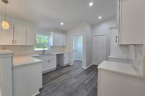 House in Ocklawaha, Florida 3 bedrooms, 121.7 sq.m. № 2232987 - photo 19
