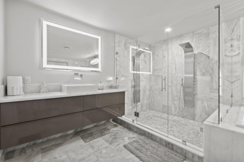 House in Coral Springs, Florida 5 bedrooms, 282.33 sq.m. № 2249974 - photo 20