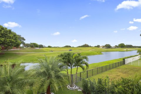 House in Coral Springs, Florida 5 bedrooms, 282.33 sq.m. № 2249974 - photo 2