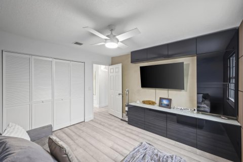 House in Coral Springs, Florida 5 bedrooms, 282.33 sq.m. № 2249974 - photo 28