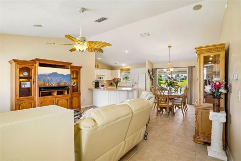 Casa en venta en The Villages, Florida, 2 dormitorios, 111.67 m2 № 2207159 - foto 10