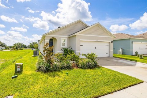 House in Haines City, Florida 3 bedrooms, 140.75 sq.m. № 2228373 - photo 10