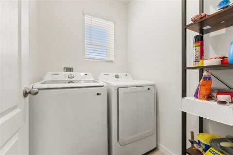 House in Haines City, Florida 3 bedrooms, 140.75 sq.m. № 2228373 - photo 7