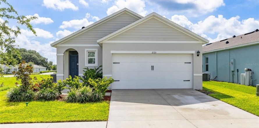 House in Haines City, Florida 3 bedrooms, 140.75 sq.m. № 2228373