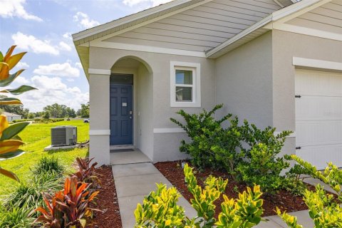 House in Haines City, Florida 3 bedrooms, 140.75 sq.m. № 2228373 - photo 11