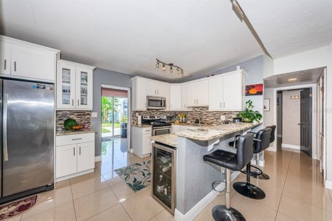 Casa en venta en Saint Petersburg, Florida, 2 dormitorios, 105.91 m2 № 1836942 - foto 13