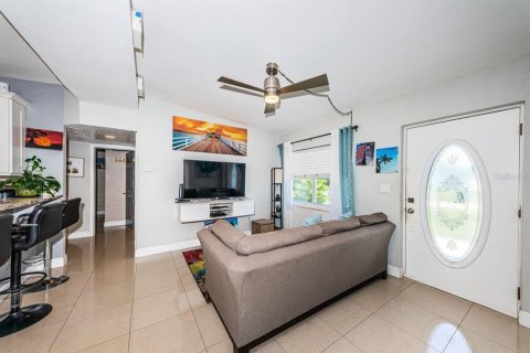 Casa en venta en Saint Petersburg, Florida, 2 dormitorios, 105.91 m2 № 1836942 - foto 3