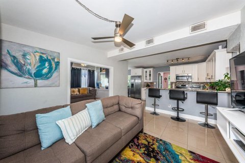 Casa en venta en Saint Petersburg, Florida, 2 dormitorios, 105.91 m2 № 1836942 - foto 4