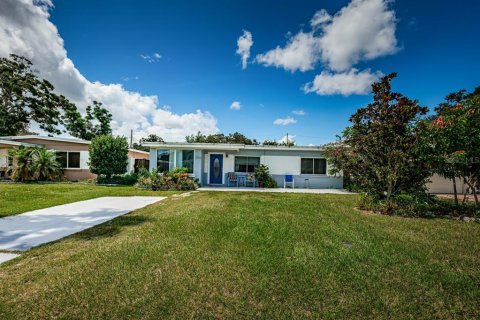 Casa en venta en Saint Petersburg, Florida, 2 dormitorios, 105.91 m2 № 1836942 - foto 1