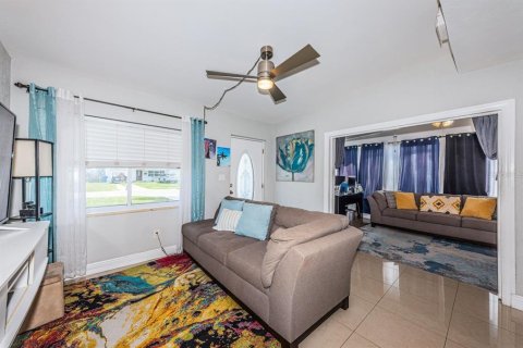 Casa en venta en Saint Petersburg, Florida, 2 dormitorios, 105.91 m2 № 1836942 - foto 5