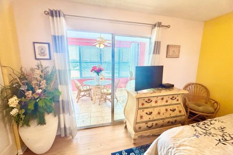 Condo in Deerfield Beach, Florida, 1 bedroom  № 2178197 - photo 13