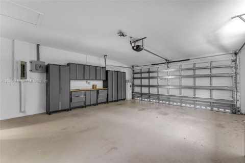 Снять в аренду виллу или дом в Корал-Гейблс, Флорида 4 спальни, 243.4м2, № 2084457 - фото 22