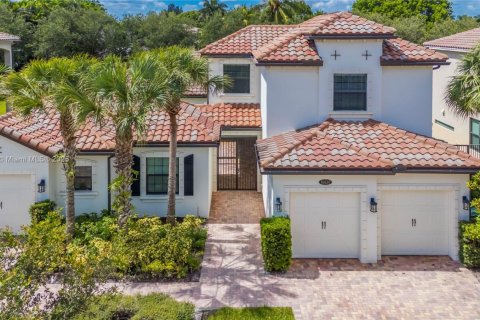 House in Cooper City, Florida 5 bedrooms, 352.84 sq.m. № 1777586 - photo 1