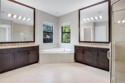 House in Cooper City, Florida 5 bedrooms, 352.84 sq.m. № 1777586 - photo 28