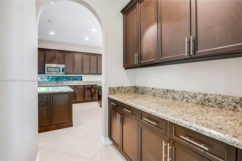 House in Cooper City, Florida 5 bedrooms, 352.84 sq.m. № 1777586 - photo 10