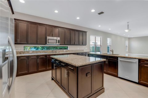 House in Cooper City, Florida 5 bedrooms, 352.84 sq.m. № 1777586 - photo 9