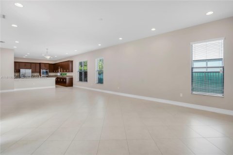 House in Cooper City, Florida 5 bedrooms, 352.84 sq.m. № 1777586 - photo 12