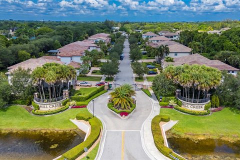 House in Cooper City, Florida 5 bedrooms, 352.84 sq.m. № 1777586 - photo 4