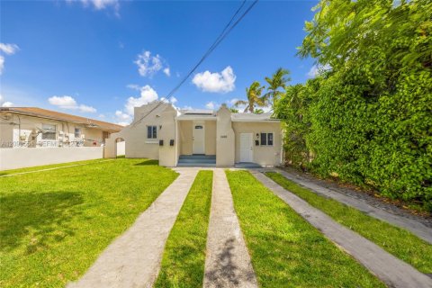 Immobilier commercial à Miami, Floride 177.81 m2 № 2397501