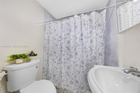 Immobilier commercial à vendre à Miami, Floride: 177.81 m2 № 2397501 - photo 10
