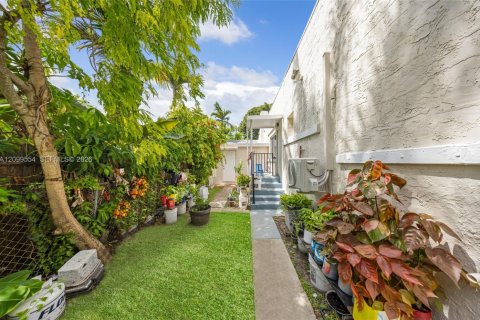 Immobilier commercial à vendre à Miami, Floride: 177.81 m2 № 2397501 - photo 22