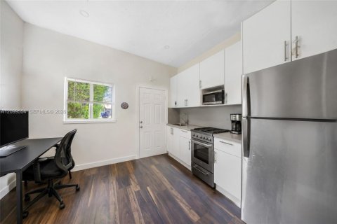 Immobilier commercial à vendre à Miami, Floride: 177.81 m2 № 2397501 - photo 6