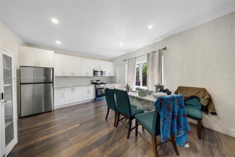 Immobilier commercial à vendre à Miami, Floride: 177.81 m2 № 2397501 - photo 26