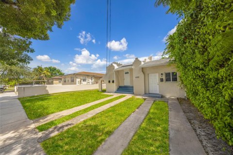 Immobilier commercial à vendre à Miami, Floride: 177.81 m2 № 2397501 - photo 3