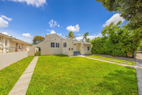 Immobilier commercial à vendre à Miami, Floride: 177.81 m2 № 2397501 - photo 2