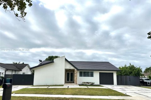 Casa en venta en Miami, Florida, 3 dormitorios, 175.68 m2 № 1972122 - foto 1