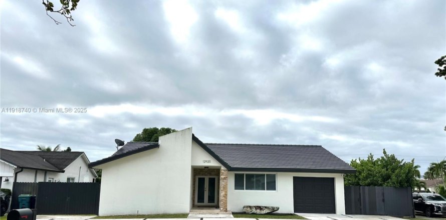 Casa en Miami, Florida 3 dormitorios, 175.68 m2 № 1972122