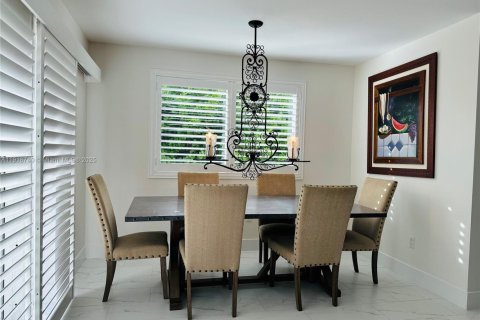 Casa en venta en Miami, Florida, 3 dormitorios, 175.68 m2 № 1972122 - foto 12