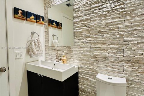 Casa en venta en Miami, Florida, 3 dormitorios, 175.68 m2 № 1972122 - foto 16