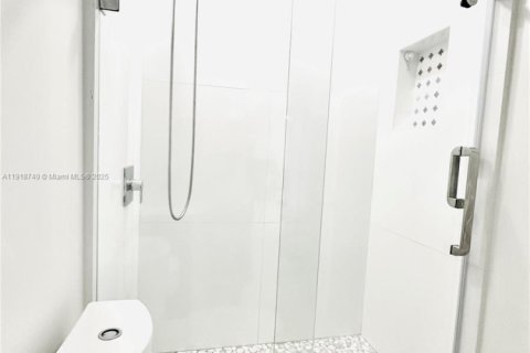 Casa en venta en Miami, Florida, 3 dormitorios, 175.68 m2 № 1972122 - foto 20