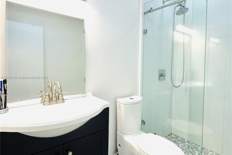 Casa en venta en Miami, Florida, 3 dormitorios, 175.68 m2 № 1972122 - foto 21