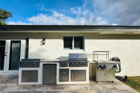 Casa en venta en Miami, Florida, 3 dormitorios, 175.68 m2 № 1972122 - foto 29