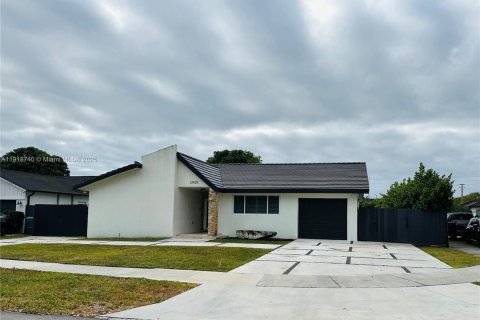 Casa en venta en Miami, Florida, 3 dormitorios, 175.68 m2 № 1972122 - foto 4