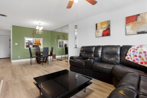 Condominio en venta en Coral Springs, Florida, 2 dormitorios, 78.04 m2 № 2245452 - foto 8