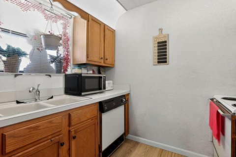 Condominio en venta en Coral Springs, Florida, 2 dormitorios, 78.04 m2 № 2245452 - foto 9