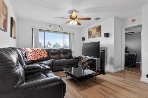 Condominio en venta en Coral Springs, Florida, 2 dormitorios, 78.04 m2 № 2245452 - foto 7