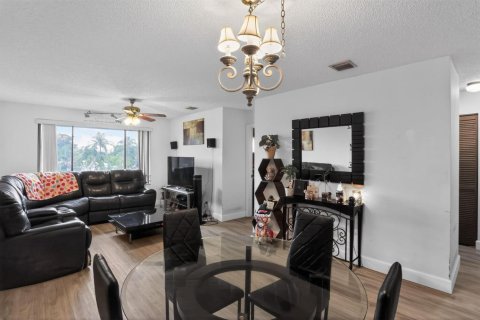 Condominio en venta en Coral Springs, Florida, 2 dormitorios, 78.04 m2 № 2245452 - foto 6