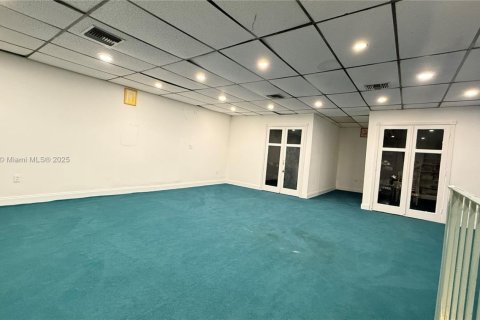 Commercial property in Hialeah, Florida № 1888803 - photo 21